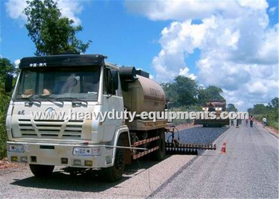 Çin 8000L Road Construction Equipment Asphalt Distributor Truck With Two Diesel Bummer Heating System Tedarikçi