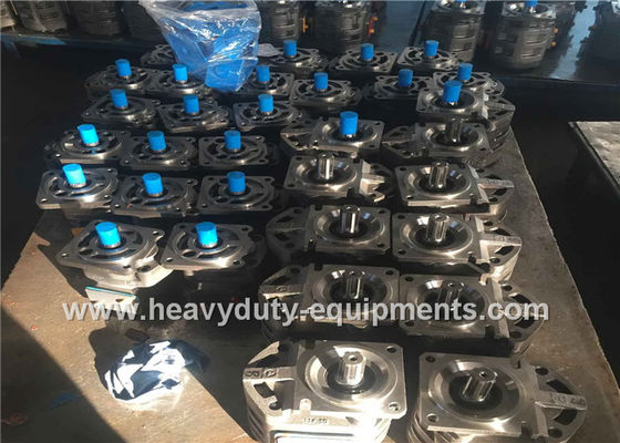 Çin Hydraulic triple gear pump 1010000135 for Zoomlion crane with warranty Tedarikçi